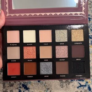 Ace Beaute Smoky Roses Eyeshadow Palette